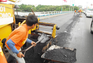 Flow of vehicles along Diversion Road, Iloilo City