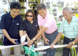 During the ribbon cutting left Darwin Flores, Atty. Jane Paredes, Roy Firmezsa and Zoilo Rojo 