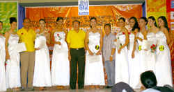 DOT 6 Director Edwin Trompeta, Paraw Regatta Chairman Manuel Villa, City Tourism Officer Ben Jimena and the candidates