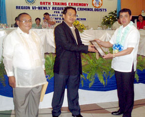 Giving the plaque to the guest speaker.