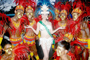 Miss Dinagyang Vena Ardales poses with Dinagyang Festival's Tribu Paghidaet