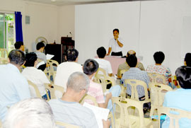 Edgar Salarda of Pinagkaisang Samahan ng Tsuper at Opereytor Nationwide (Piston) speaks before the various transport leaders during a transport sector summit last Friday at the St. Clement's Retreat House. Transport groups in the city score the latest round of increases in the price of petroleum products.