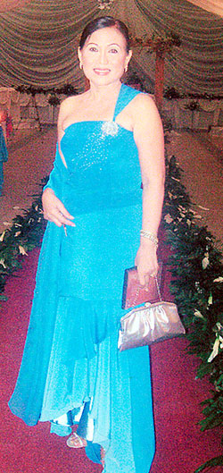 Roselyn shows off her fit form in a blue gown