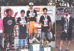 Goodjie standing second from left showing his award