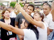 Fans with Sam Milby