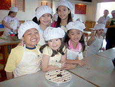 Justin Banusing, Kristen Que, Trizia Lao, Joanna Bilbao and Anna Landero with their Ripple Blueberry Cheesecake