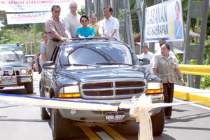 President Macapagal-Arroyo inaugurates the Ibajay Bridge