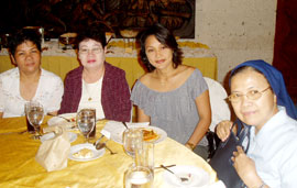 Dean Fe Mercedes Pison and Cherry Gealon (middle) of Iloilo Doctor’s College and other educators