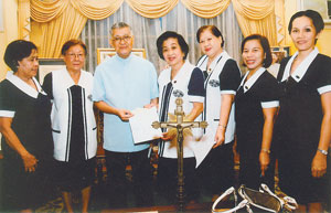 Lilia Recto, president of the Vicariate of St. Paul Catholic Women's League turns over to Jaro Archbishop Angel Lagdameo the P1,349,453.75 check which is part of the P1.5 million financial assistance of Filipino boxing hero Manny Pacquiao to the typhoon Frank victims. Also in photo are: Linda Braña, Carrie Pelaco, Marilou Chavez, Juliet Nacion and Viola Belo.