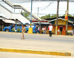 Instead of using the overpass or skywalks in crossing the street, most people prefer to walk below it.