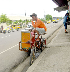 An ice cream vendor posting outside an elementary school in M.H. Del Pilar, Molo