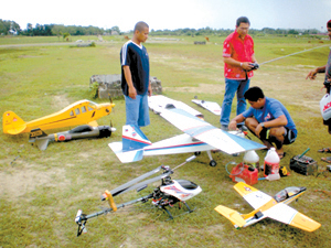 Maintenance men with Judgee's planes