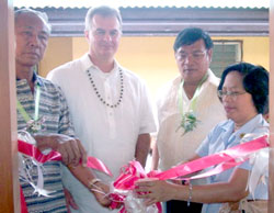 Troy Trower (center) cuts the ribbon with Balderama and DepEd officials.