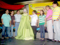 Mayor Leonardia, city and festival officials.