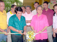 Capiz Gov Victor Tanco Sr and  Judy Roxas, mother of Sen Mar Roxas,  cut the ribbon during the blessing and inauguration of the Mayor’s Office at the City Hall.