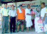 Firmalino (center) supervises the relief operation.