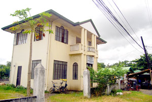 WHITE ELEPHANT. Some P2 million was spent on this building of the Liga ng mga Barangay sa Pilipinas Iloilo Provincial Office situated in Magsaysay Village, La Paz, Iloilo City.
