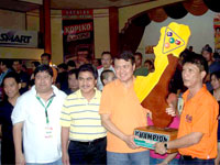 Senator Manny Villar awards the huge trophy to champion Dodong Luat.