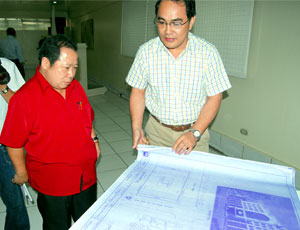 City Councilor Irene Ong (left), president of Liga ng mga Barangay in Iloilo City, looks at the design of the proposed new city hall building presented yesterday by Architect William Coscolluela.
