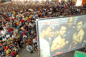 The Bacolod Bays Center is jam packed with thousands of Pacman's supporters during Pacquiao-De La Hoya fight yesterday.