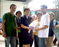 DMI's Rosario Villalon (middle), barangay councilors and a Bingo winner.