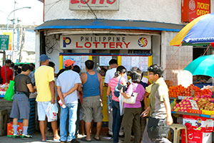 Bettors line up at a lotto outlet in Plazoletagay yesterday hoping to pick the correct combination to win the close to P300 million 6/49 Superlotto jackpot.