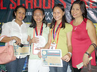 Vicah and Jasmine with their parents, Diana Villanueva and Dialita Jardeleza.