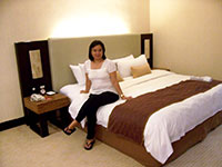 This time, it’s the comfortable bedroom of Traders Hotel Manila that would not let me out of the room.