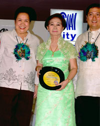 DSWD Secretary Esperanza Cabral, Zinnia Teruel and Vice Mayor Jed Patrick Mabilog.