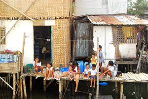 Stagnant water, just like below these houses in Brgy. Nabitasan, La Paz in the above photo, is a favorite breeding place of dengue-carrying mosquitoes.