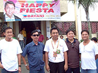 MMDA Chairman Bayani Fernando is 
welcomed by government officials led by
La Carlota City Mayor Demi John Honrado
in his recent visit to the city.