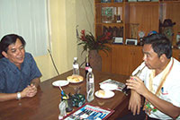 Mayor Honrado shares to Chairman Bayani his concerns for his constituents in La Carlota City.