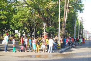 People lining up to get their birth certificate from the National Statistics Office (NSO) have reached Plaza Libertad in Iloilo City.