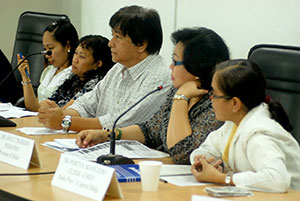 Iloilo Provincial Hospital chief Dr. Prim Parcon (3rd from left) and Provincial Health Officer Dr. Patricia Grace Trabado (4th from left)