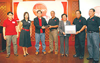 Symbolic turnover of 121 Bayantel units. From left are Frank Andrada of the Association of Barangay Captains; Matti Octavio, executive assistant to the Mayor Jed Mabilog, Bayantel's Chief Executive Consultant Tunde Fafunwa; Department of Interior ang Local Governor 6 Director Evelyn Trompeta; and Bayantel Vice President Abrigo Merin & VP for HR Philbert Berba.