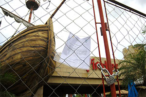 A closure order and a padlock can be seen at the main gate of Pirates Restobar in Diversion Road, Iloilo City.