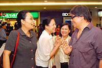 A light moment between Jocelyn Gerra, Dr. Kristin, Lorna Longo and Eugene Jamerlan.