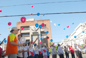 Regional directors and other officials of different government agencies release red, blue and white balloons while waving flaglets and singing “Pilipinas Kong Mahal” 