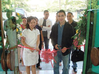 Kristelle Ong, school head and Councilor Lex Tupas during the cutting of the ribbon.
