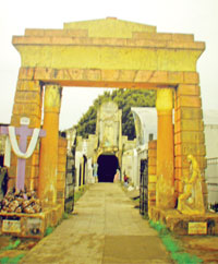 Cemeterio Catolico de Molo.