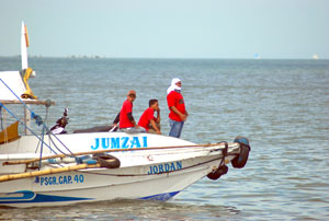 Guimaras officials are lobbying that the decision to prohibit or allow pumpboats to cross the Guimaras