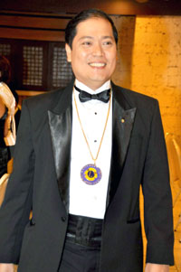 Lion 301-B Presiden Jed Patrick Mabilog -District Lion of the Year awardee, International Most Outstanding President Award and International Everyday Heroes Commendation from Lions Club International World President Al Brandel.