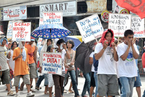 In Bacolod City, series of protest actions by various cause-oriented groups have started as a way of welcoming Pres. Arroyo’s State of the Nation Address on Monday, July 27.