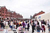 The crowd gathers around Aka Renga Soko in Yokohama City where the Promotional Campaign of Negros Island took place.