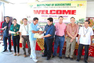 Department of Agriculture Asst. Sec. Clayton Olalia (4th from right) distributes certificates to beneficiaries of the DA housing project 