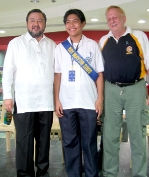 Iloilo City Mayor Jerry P. Treñas welcomes Boy Mayor 2009