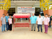 Gov. Nava poses with (from left) ABC President Fernando Temblador,Jr. Vice-Mayor Eros Elevencione of Jordan, Zurine Zaldivar-MPDC Nueva Valencia, Mayor Cresente Chavez Jr. of Jordan, and Mrs. Charry Galia-PEDO