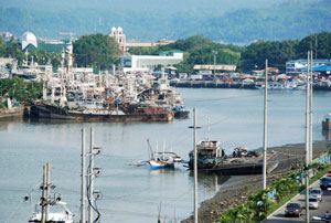 The mouth of Iloilo River along Muelle Loney area during low tide.