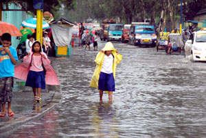 Students of Rizal Elementary School in Tanza, Iloilo City