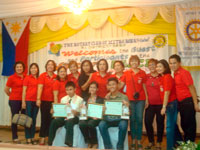 Beautiful ladies of Rotary Club of Metro Roxas-Central with the winners.